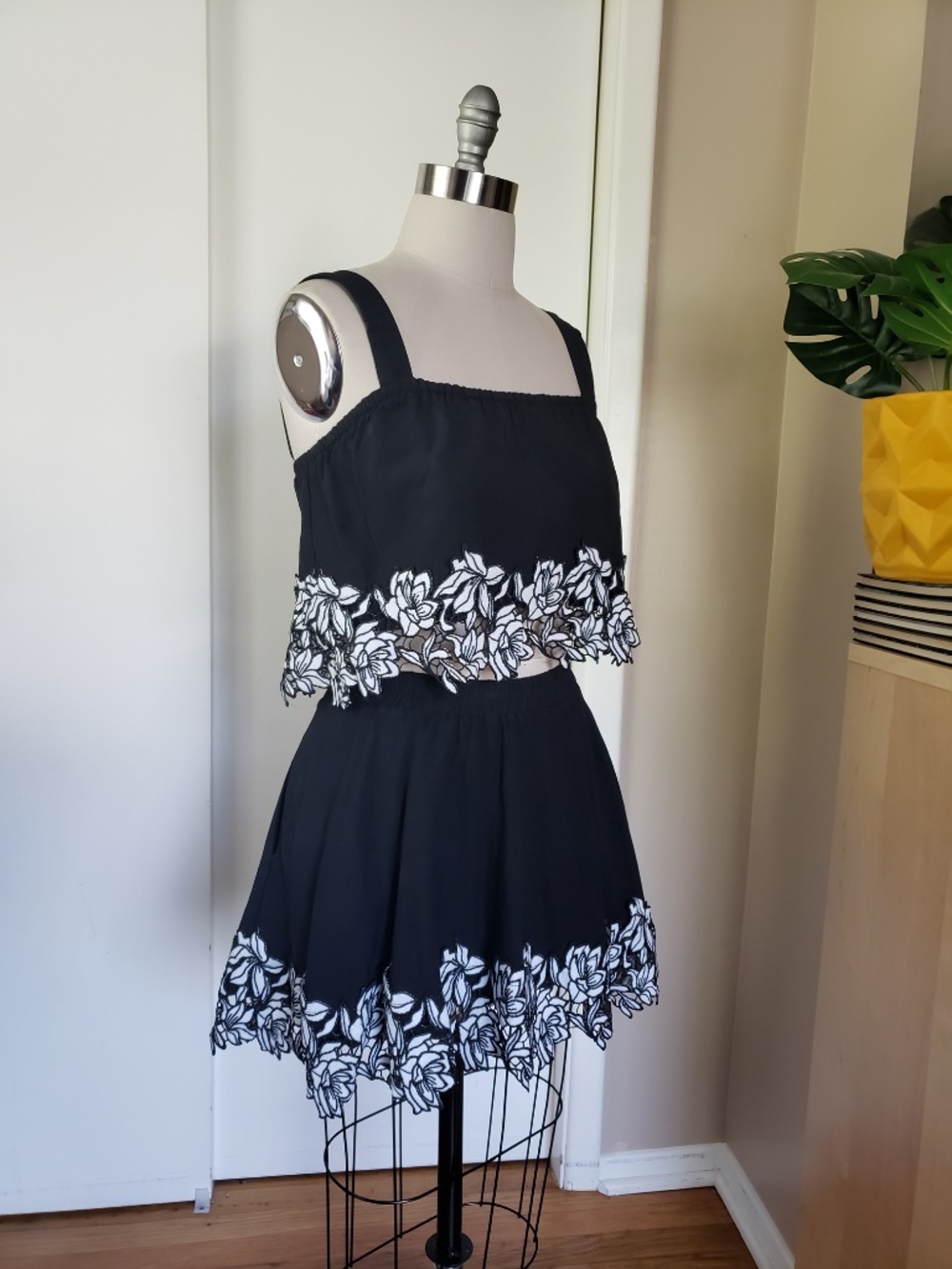 Black Floral Lace Cropped Tank Top and Skirt Set Size Small